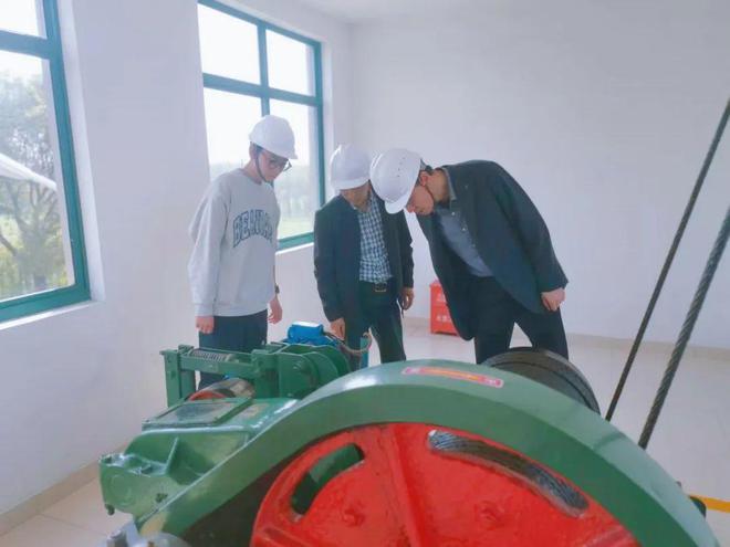 防汛备汛工作松江区水务局开展水泵闸汛前专项检查(图1)