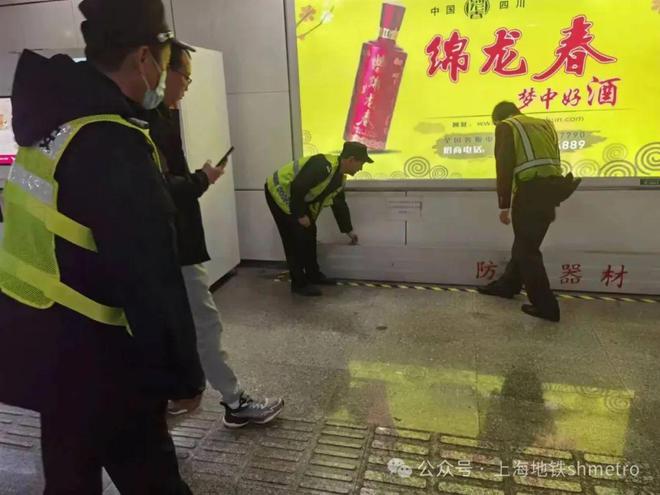 清理站外横截沟加强峒口巡视修剪侵限树木:地铁站提升防汛防台排查力度提高安全防范意识(图3)