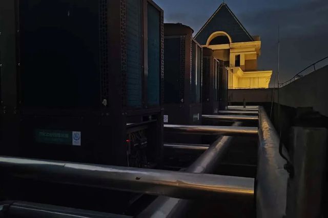 背着阳光行走暗夜一群人只为一件事(图1)