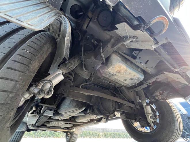 现在还有极好的6缸纯越野车？别问DeepSeek了(图12)