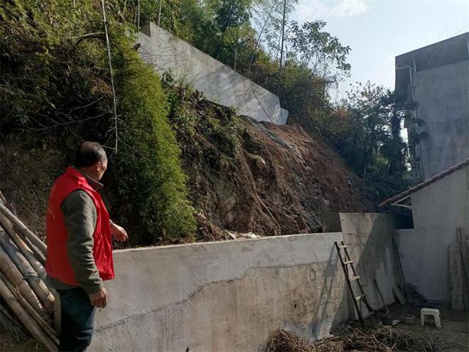 湖北咸安烟草携手社区实施民生项目(图1)