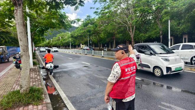 邕江水位上涨洪峰即将到达南宁防汛在行动→【930新闻眼】(图2)