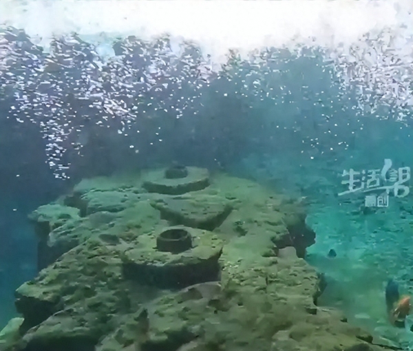 趵突泉水下有水泵？景区辟谣：水下确实有水管但绝对没泵(图1)