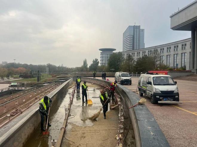 养护“水”景观备战寒冬季(图2)