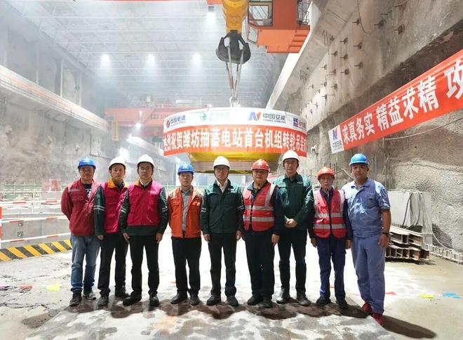 山东潍坊抽水蓄能电站首台机组转轮吊装圆满完成(图1)
