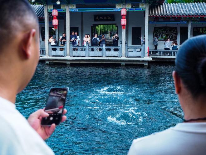 趵突泉喷涌之谜:30米水位破纪录背后的地质奇观与谣言破解(图1)