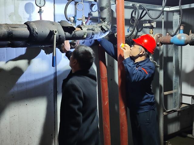 郑州热力劳模工匠“对症下药”200户家庭今冬不缺暖(图1)