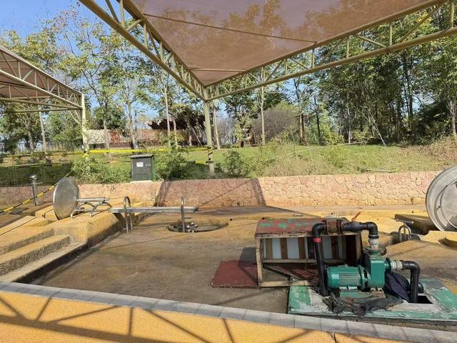 5岁女童玩水疑触电住进ICU？景区回应：设备合规涉事项目已停用(图1)