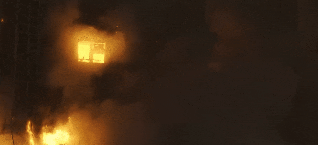 最初发现只有一点结果连烧八大楼！目击者：一栋栋烧烧到爆炸(图1)