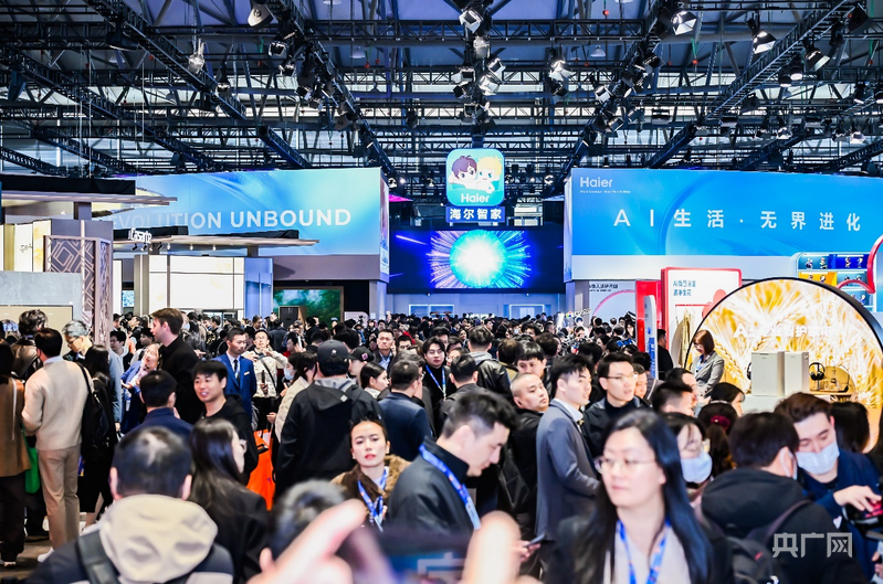 消费新观察|当家电长出“大脑”与“手脚”生活如何被重新定义?(图1)