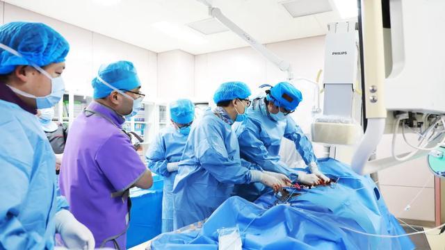 泰心医院完成首例介入式左心室辅助下高危病变支架术一活动就胸闷心脏血管近乎全面堵塞(图2)