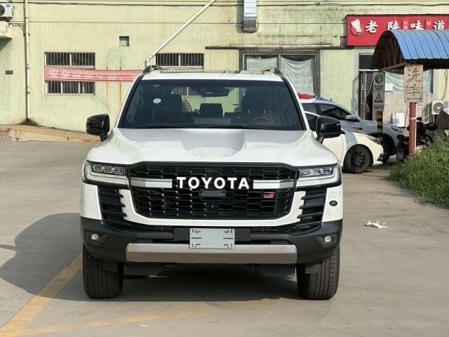 2025款酷路泽3500运动现车报价彰显霸气威猛有力的视觉效果(图1)