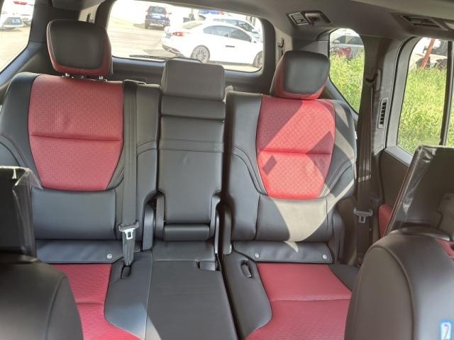 2025款酷路泽3500运动现车报价彰显霸气威猛有力的视觉效果(图7)