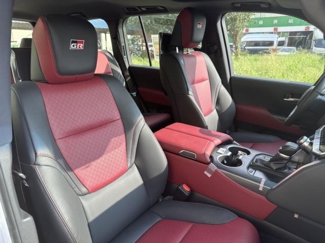 2025款酷路泽3500运动现车报价彰显霸气威猛有力的视觉效果(图5)