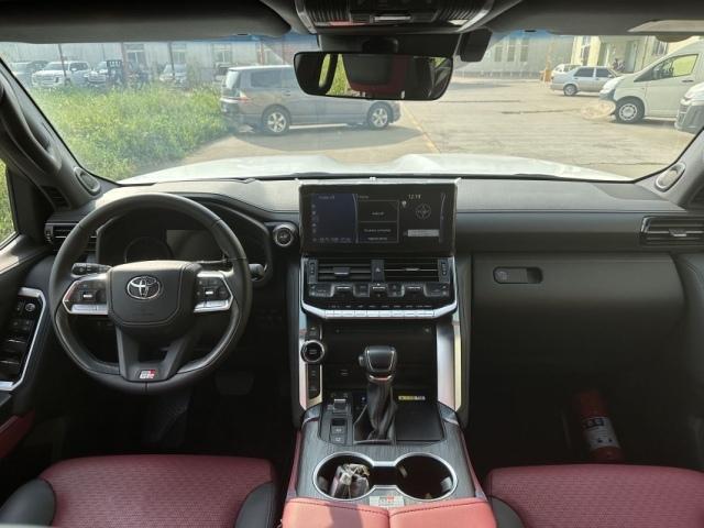 2025款酷路泽3500运动现车报价彰显霸气威猛有力的视觉效果(图4)