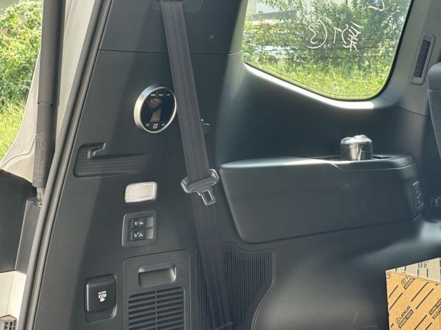 2025款酷路泽3500运动现车报价彰显霸气威猛有力的视觉效果(图8)