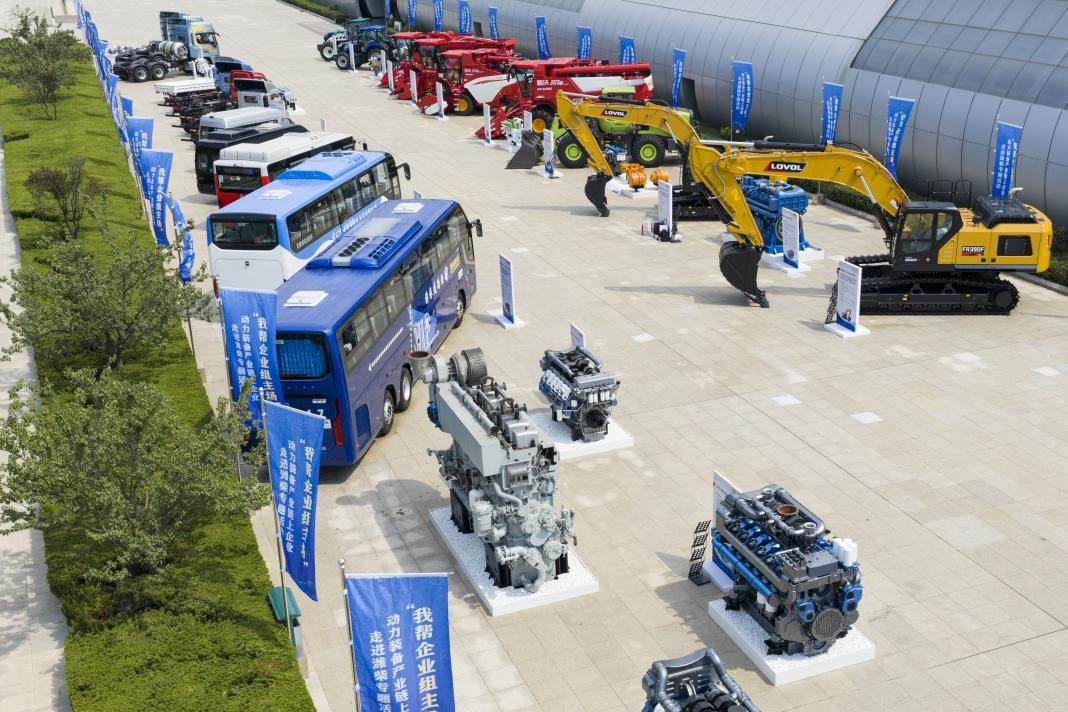 “走进潍柴”专题活动启幕亚星客车携精品车型彰显潍柴客车风采(图2)